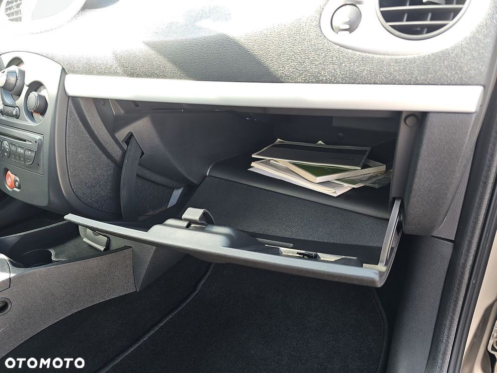 Renault Clio 1.2 16V Alize - 20