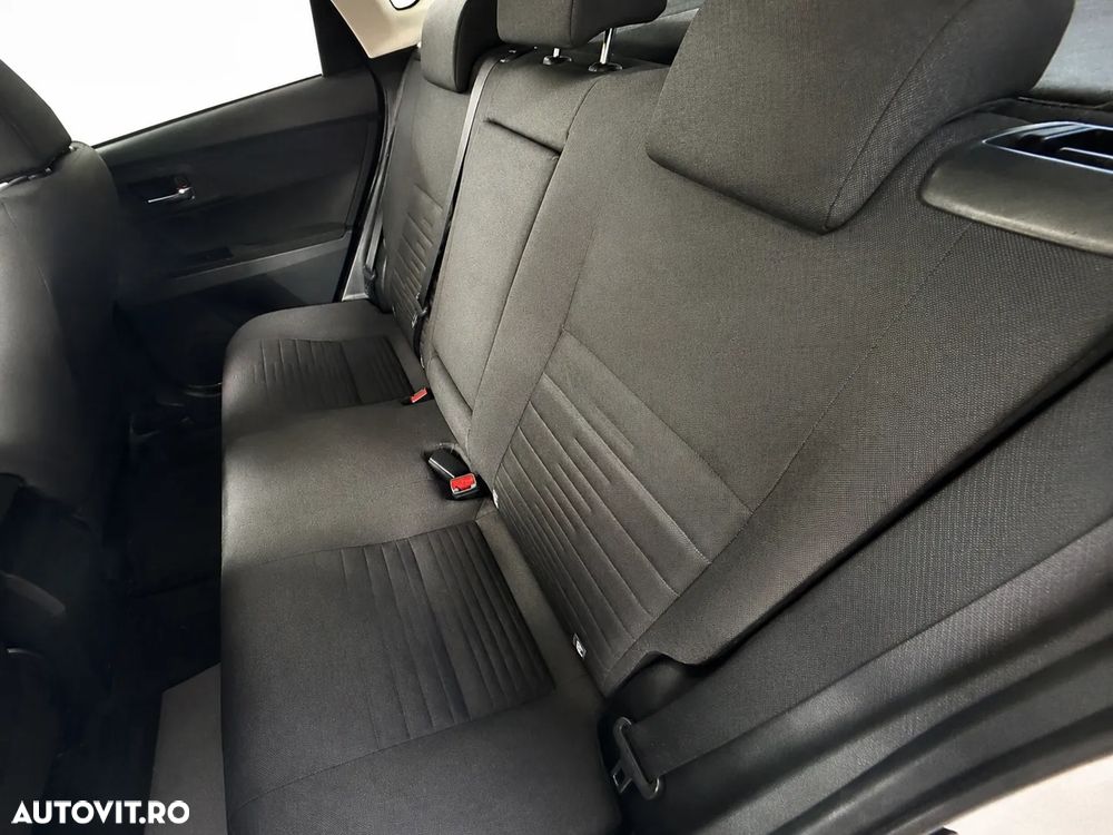 Toyota Auris 1.8 L VVT-i HSD Sol - 9