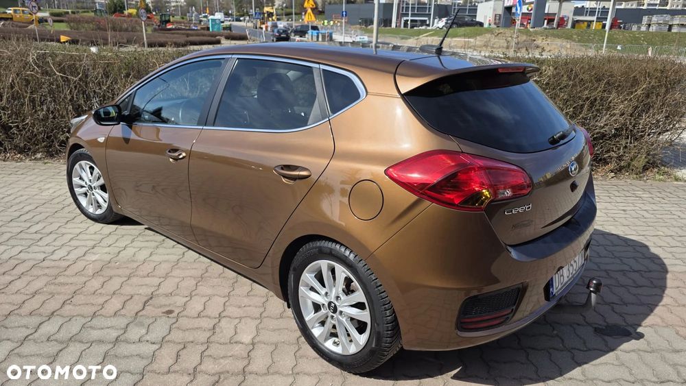 Kia Ceed 1.0 T-GDI ISG Dream-Team Edition - 4