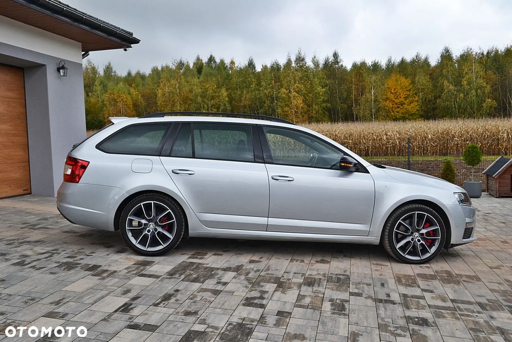 Skoda Octavia 2.0 TDI DSG RS - 10