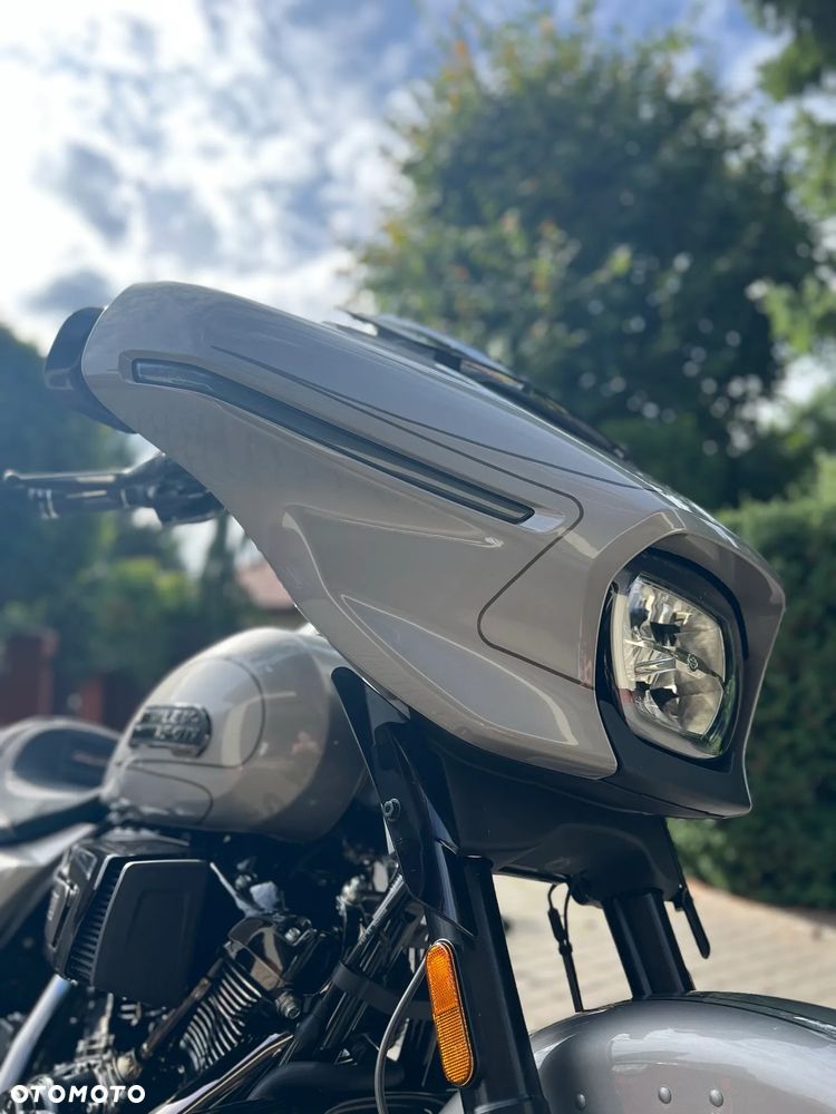 Harley-Davidson CVO Street Glide - 6