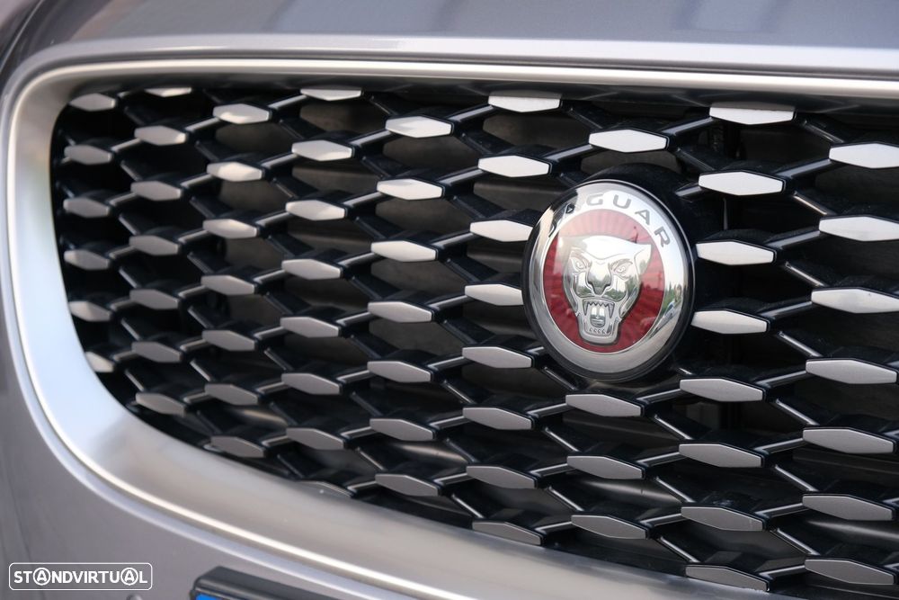 Jaguar E-Pace 1.5 P300e R-Dynamic S AWD Aut. - 47