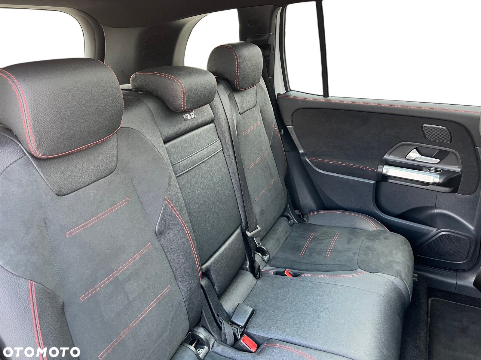 Mercedes-Benz GLB - 11