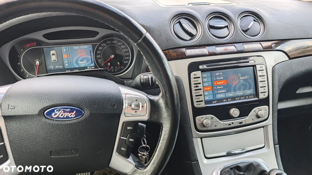 Ford Galaxy 2.0 Ghia - 12