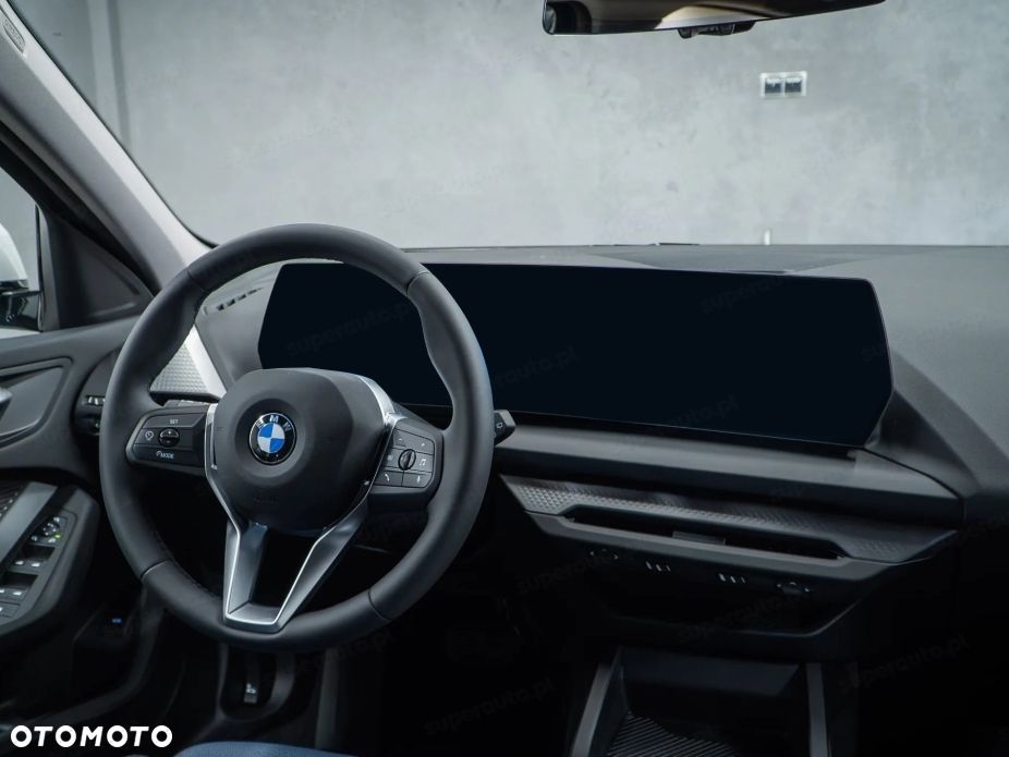 BMW Seria 1 120 mHEV - 12
