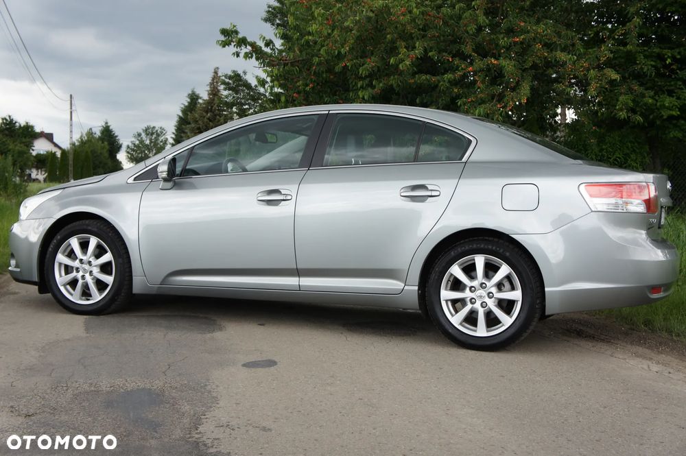 Toyota Avensis 1.8 Comfort - 11