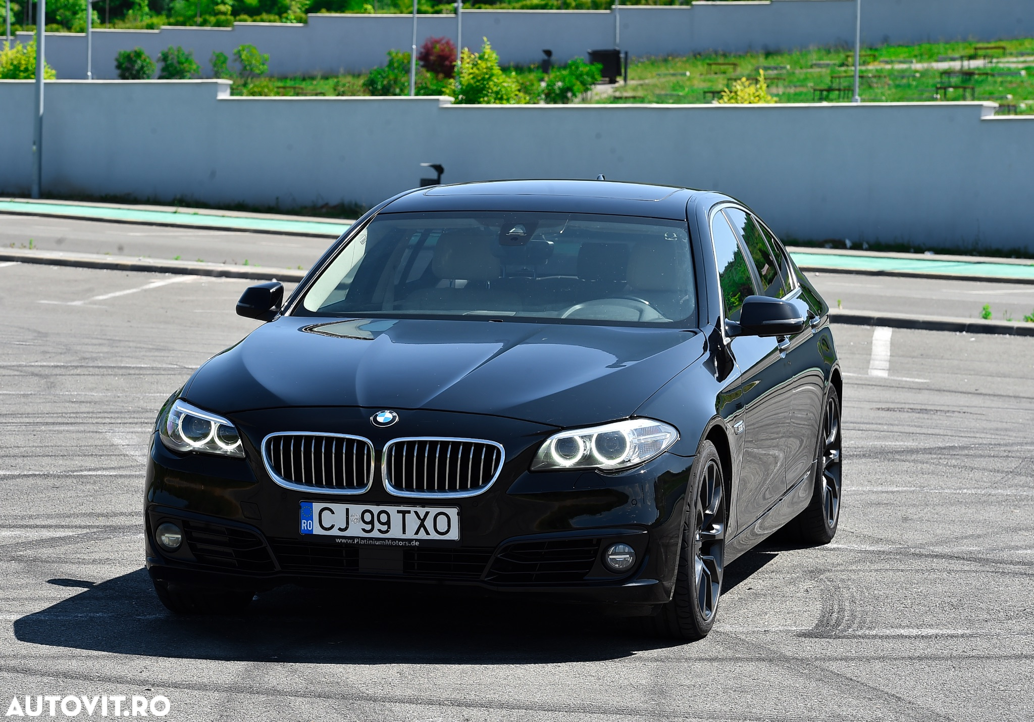 BMW Seria 5 525d Aut. Luxury Line - 2