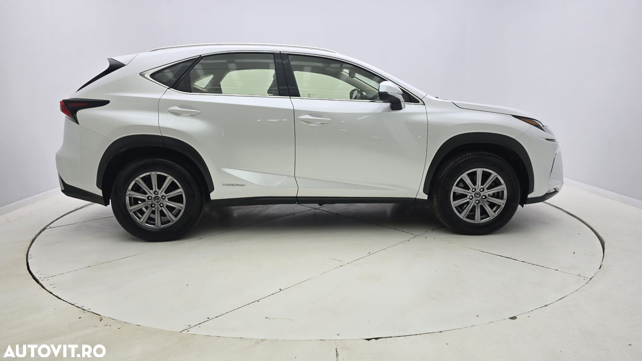 Lexus Seria NX - 5