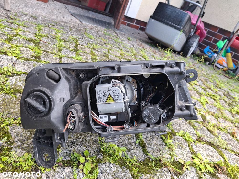 Reflektor xenon Audi A6C6 z Niemiec - 8