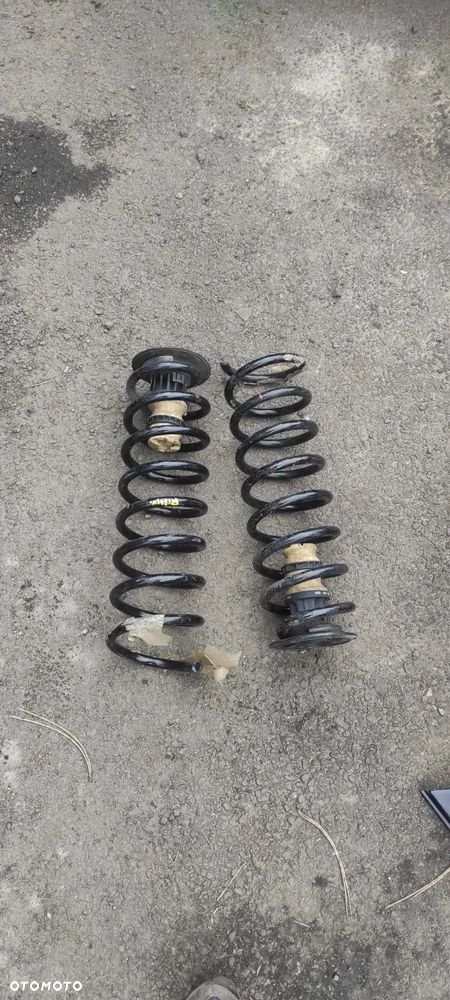 Sprężyny Tył Peugeot Rifter - 1