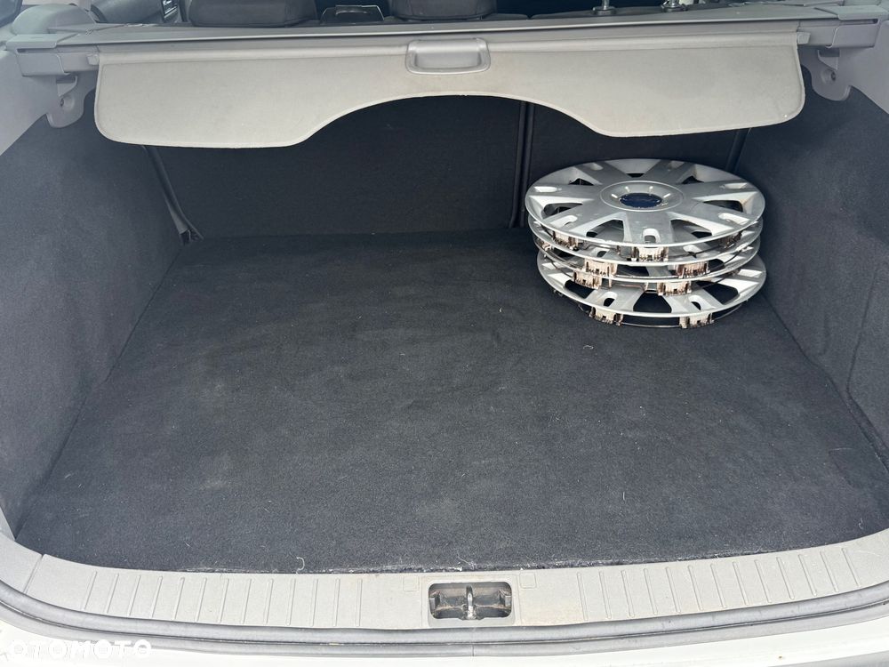 Ford Focus 1.6 Ambiente - 9