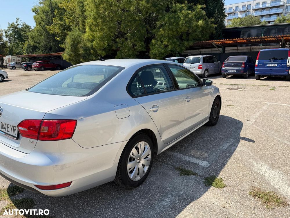 Volkswagen Jetta 1.6 TDI DPF Comfortline - 10