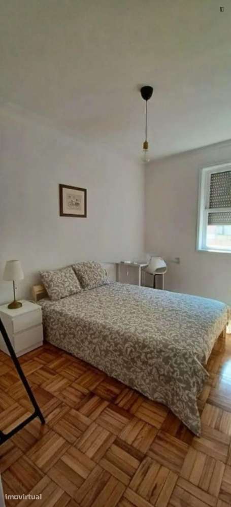Quarto - localizado em Lordelo do Ouro Porto - Grande imagem: 4/9