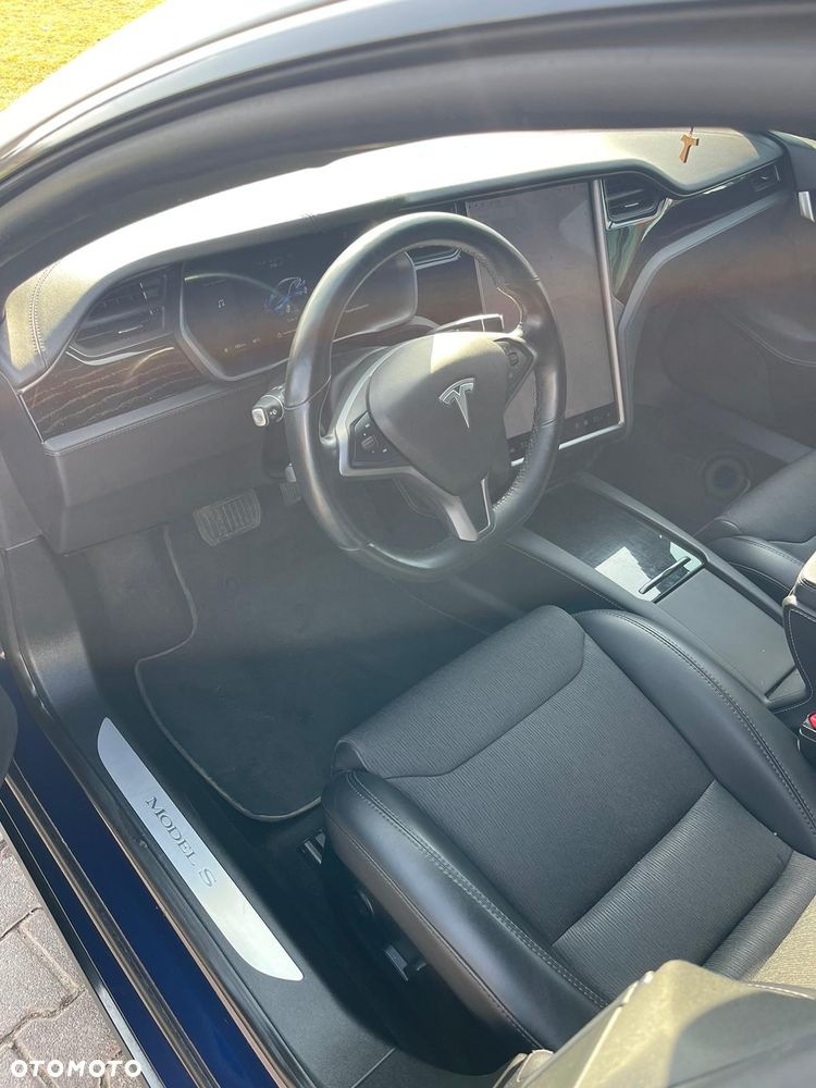 Tesla Model S - 12
