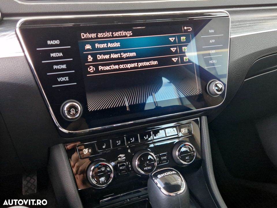 Skoda Superb 2.0 TDI DSG Style - 20