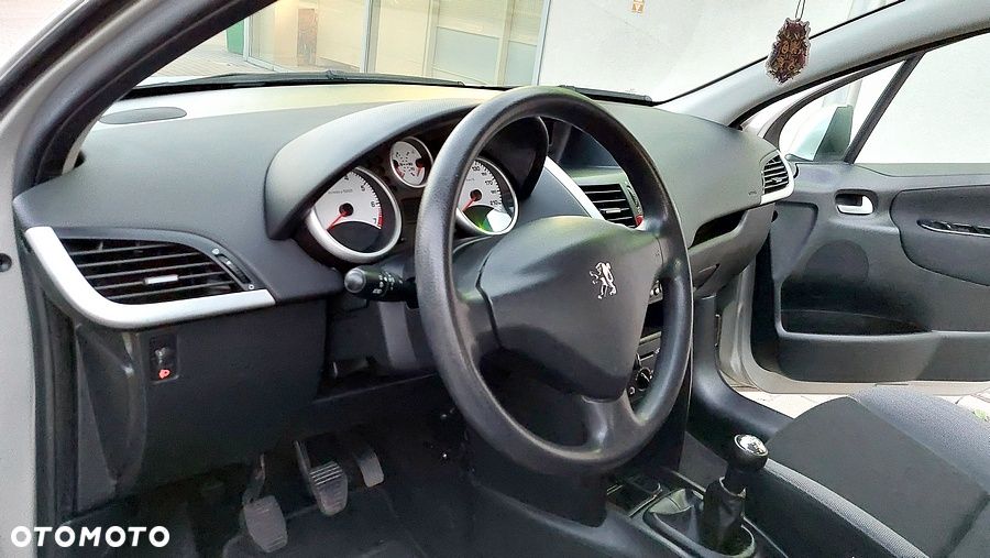 Peugeot 207 - 15
