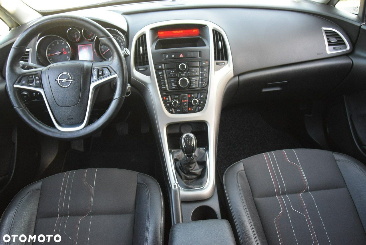 Opel Astra 1.4 Turbo 150 Jahre - 24