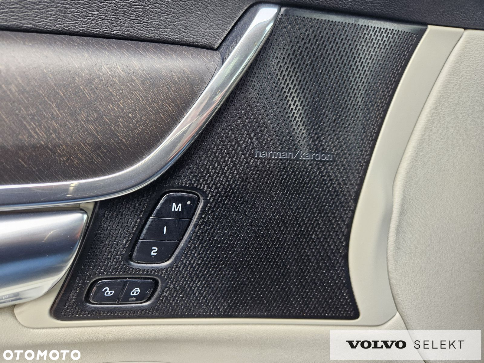 Volvo V90 Cross Country - 30