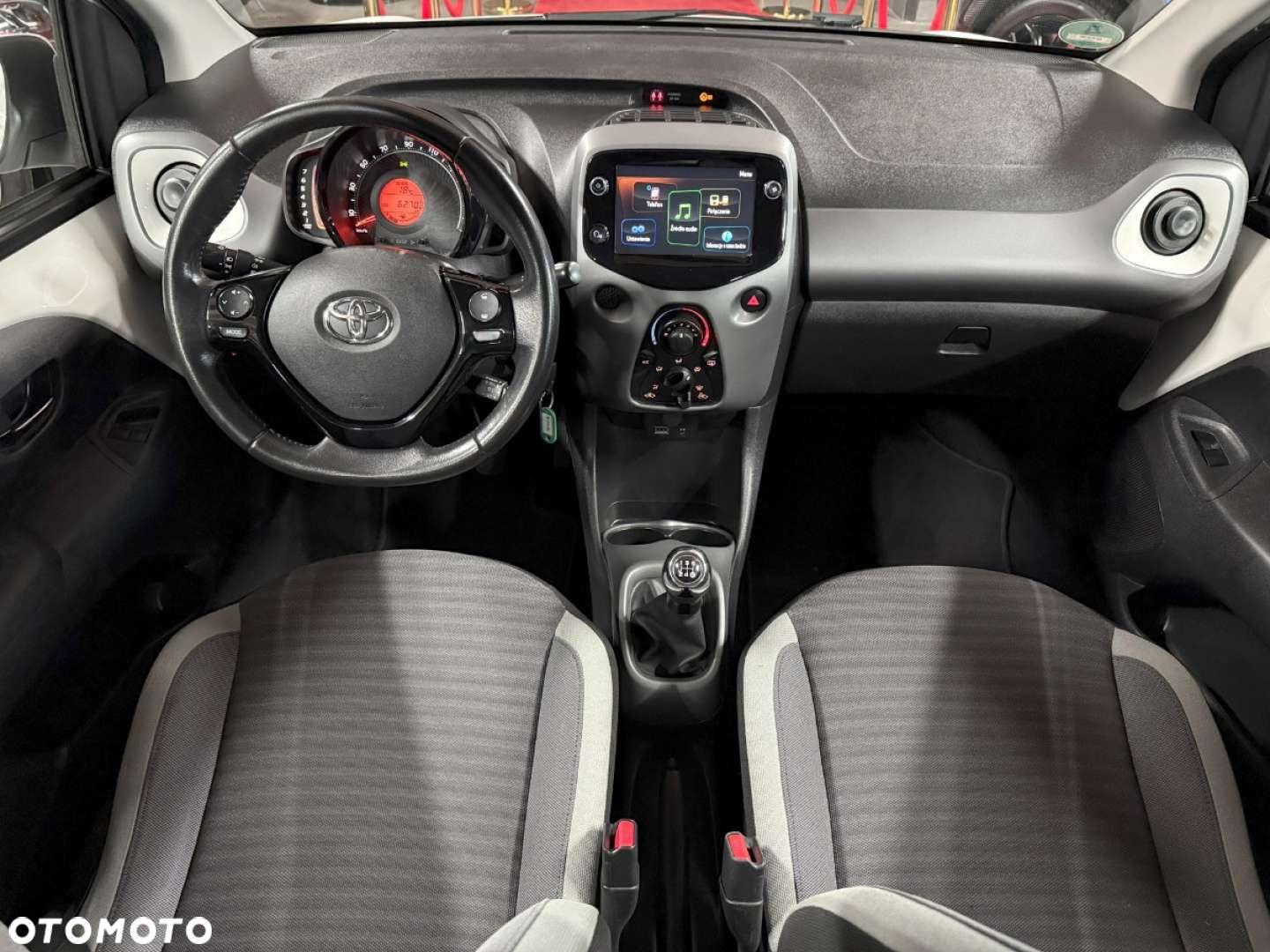 Toyota Aygo x-play connect - 8