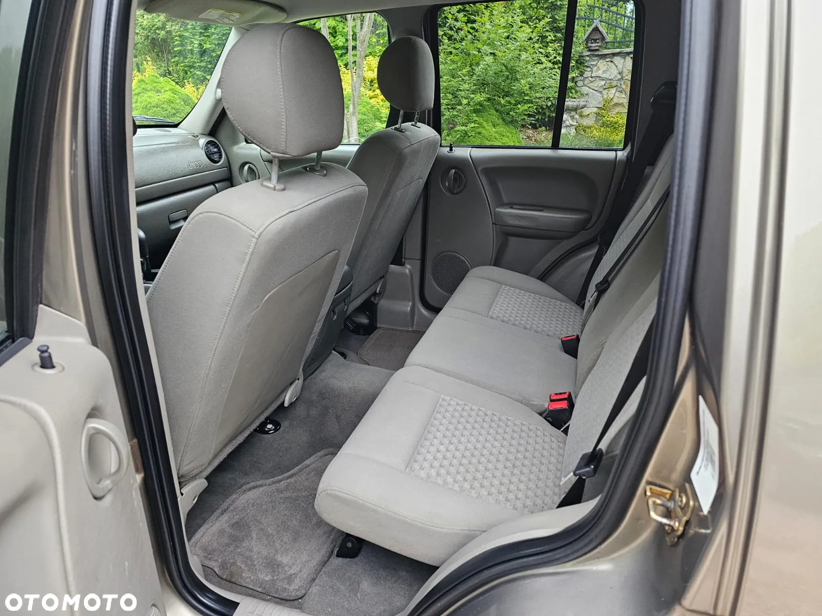 Jeep Cherokee 2.8 CRD Sport - 12