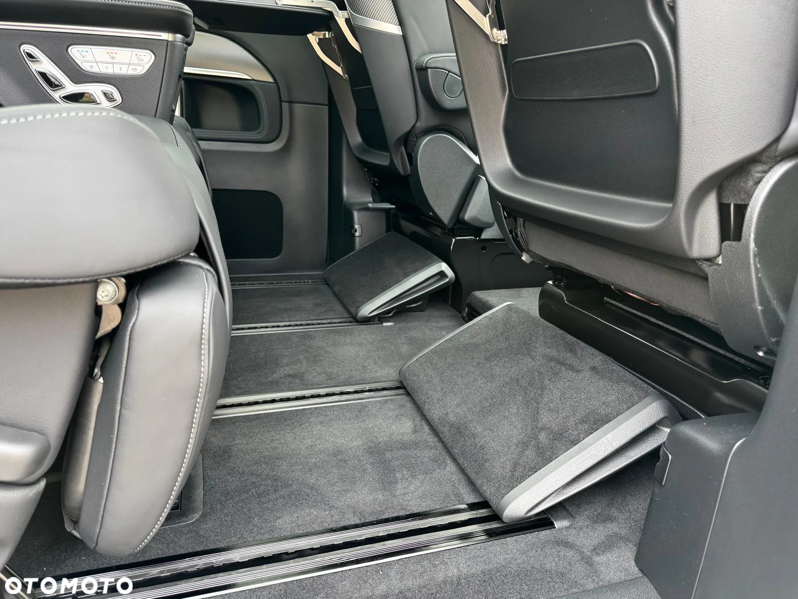 Mercedes-Benz Klasa V 300 d extralang 4Matic 9G-TRONIC Edition 2023 - 34