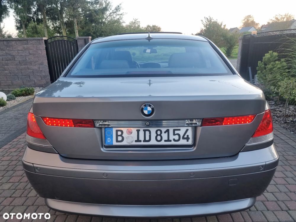 BMW Seria 7 745i - 5