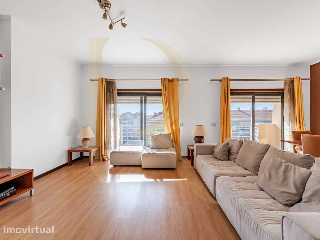 Apartamento T3 com elevador, 2 Parqueamentos e Arrecadação - Barreiro - Grande imagem: 3/34