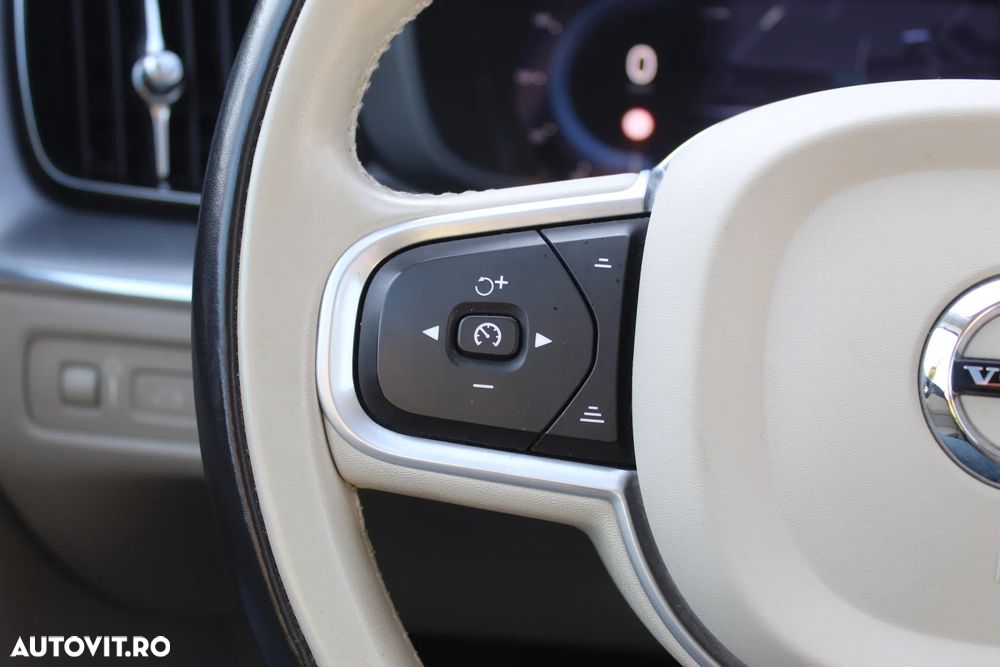 Volvo XC 60 T6 AWD Recharge Geartronic Inscription Expression - 17