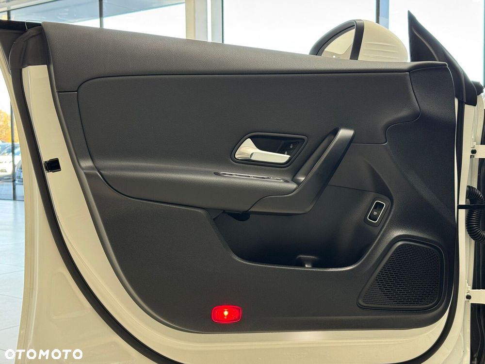 Mercedes-Benz CLA - 12