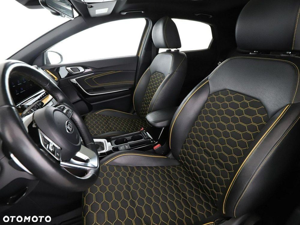 Kia XCeed 1.5 T-GDI Business Line DCT - 14