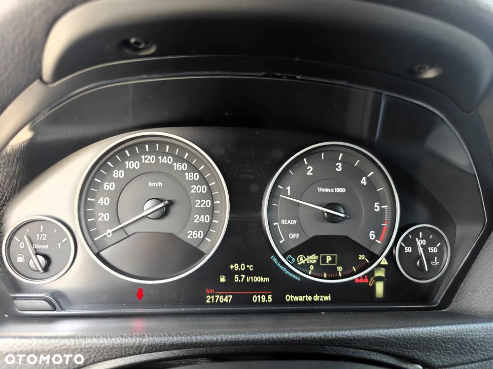 BMW Seria 3 320d Touring Sport Line - 12