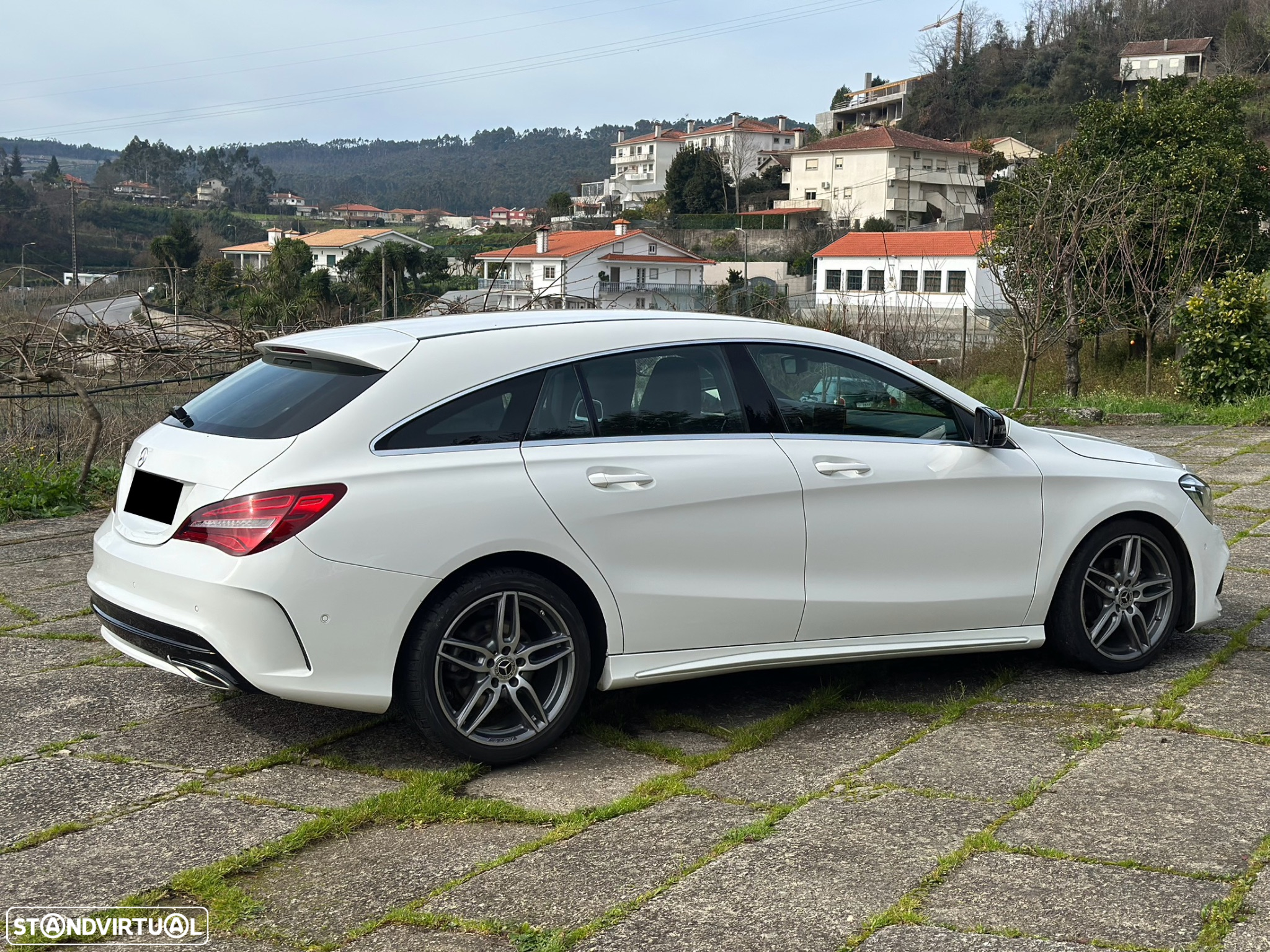 Mercedes-Benz CLA 180 d Shooting Brake AMG Line - 22