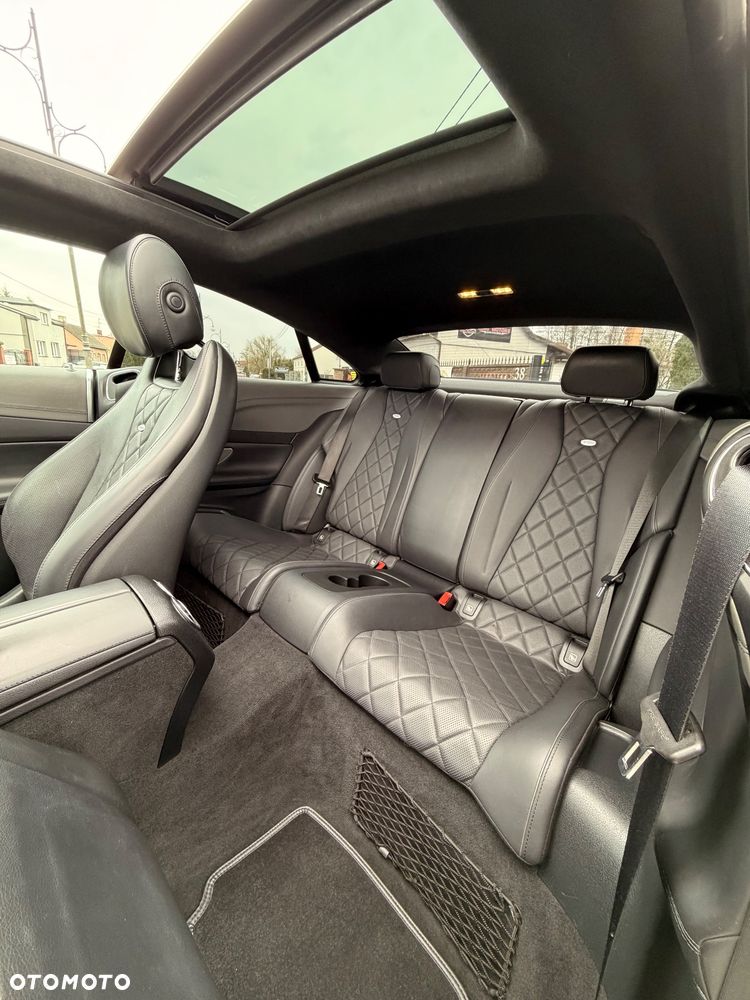 Mercedes-Benz Klasa E 400 4-Matic 9G-TRONIC - 34