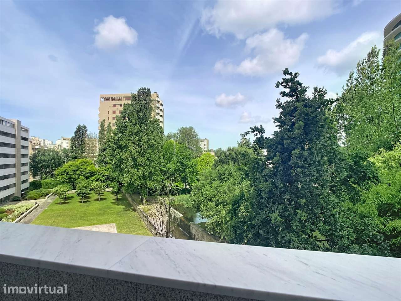 Apartamento T3 Mobilado para Arrendamento com Varanda Pinheiro Manso - Grande imagem: 3/24