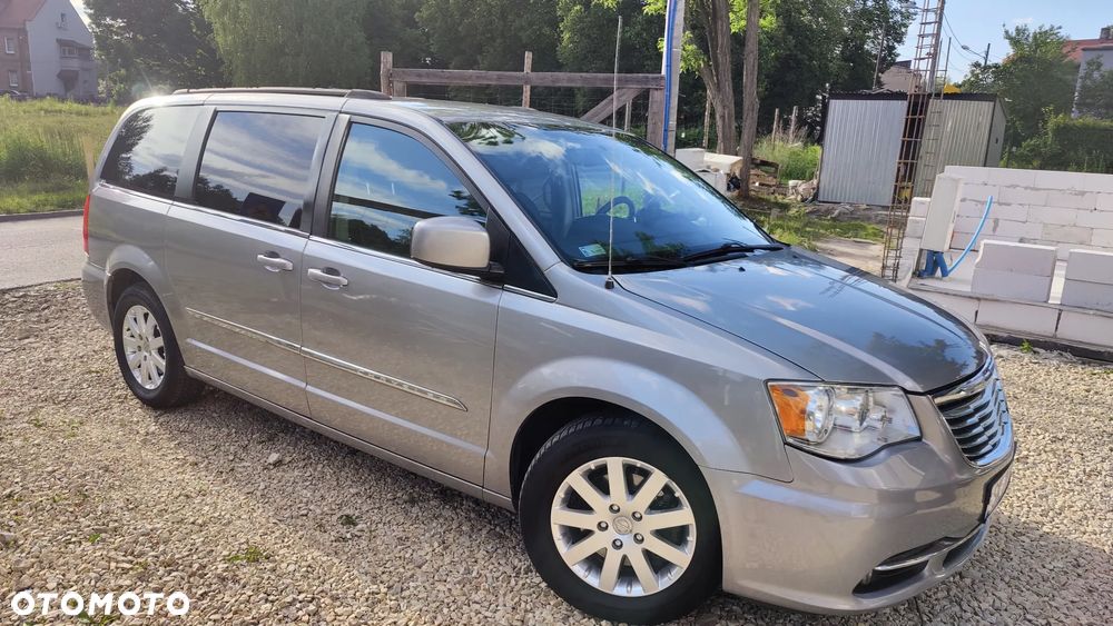 Chrysler Town & Country - 29