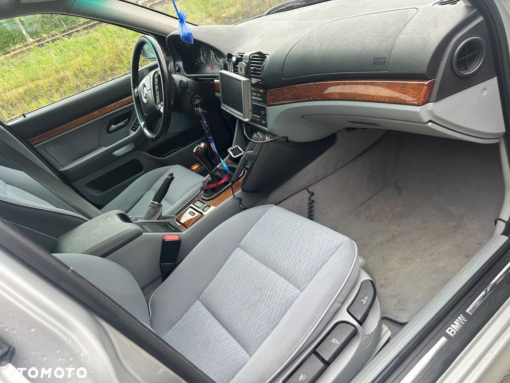 BMW Seria 5 523i - 17