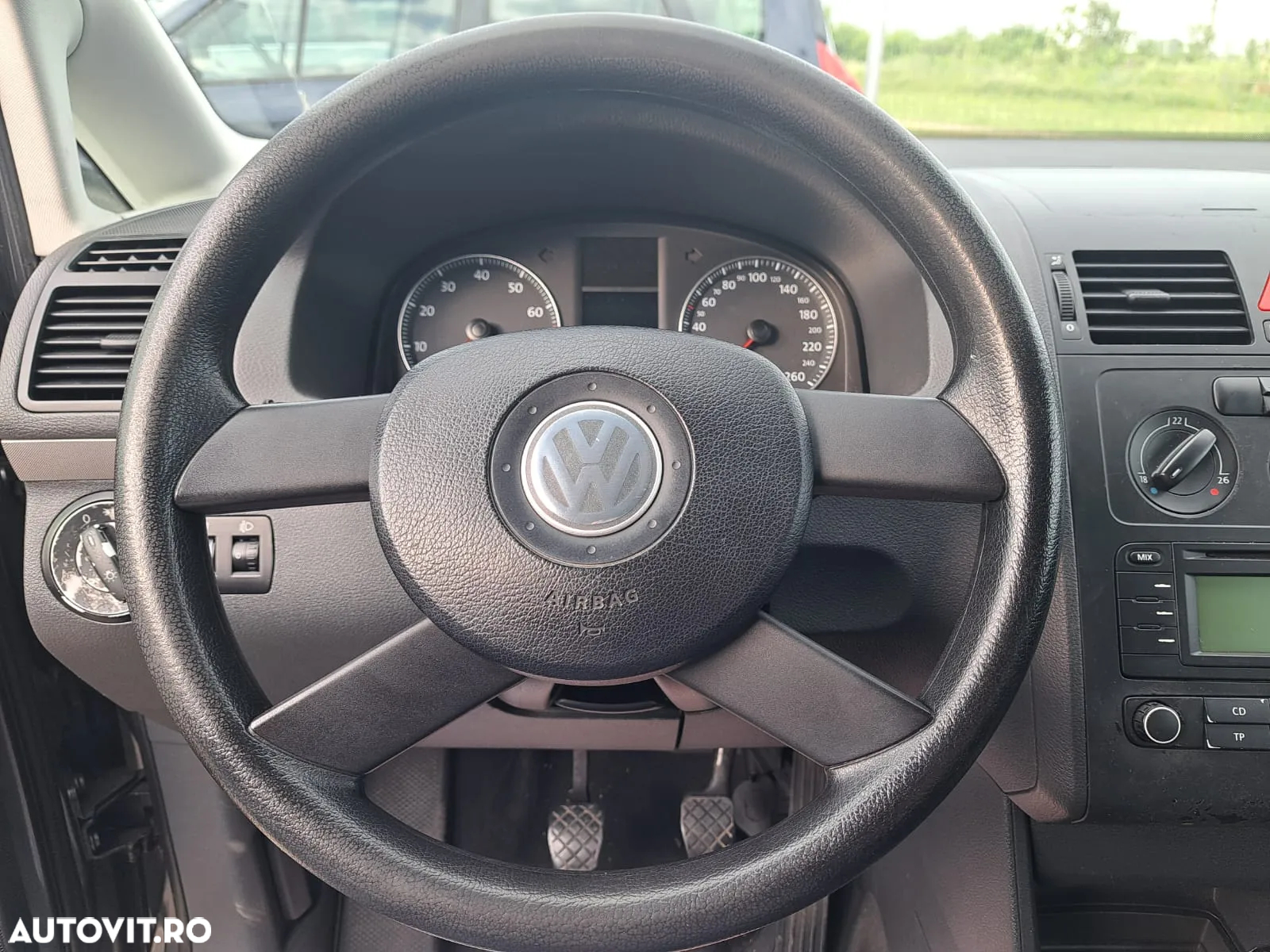 Volkswagen Touran 1.6 FSI Trendline - 12