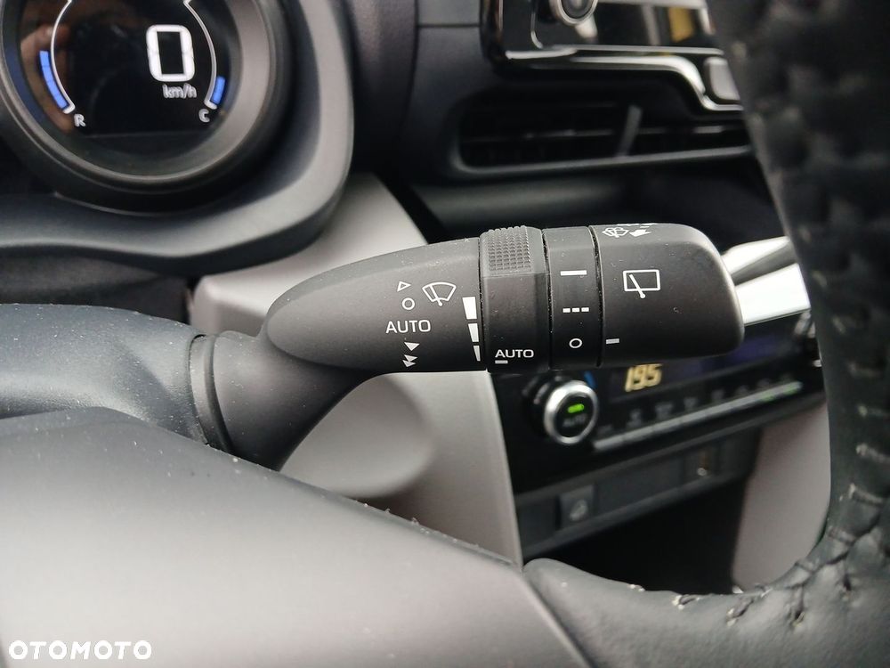 Toyota Yaris Cross Hybrid 1.5 Comfort 4x4 - 27