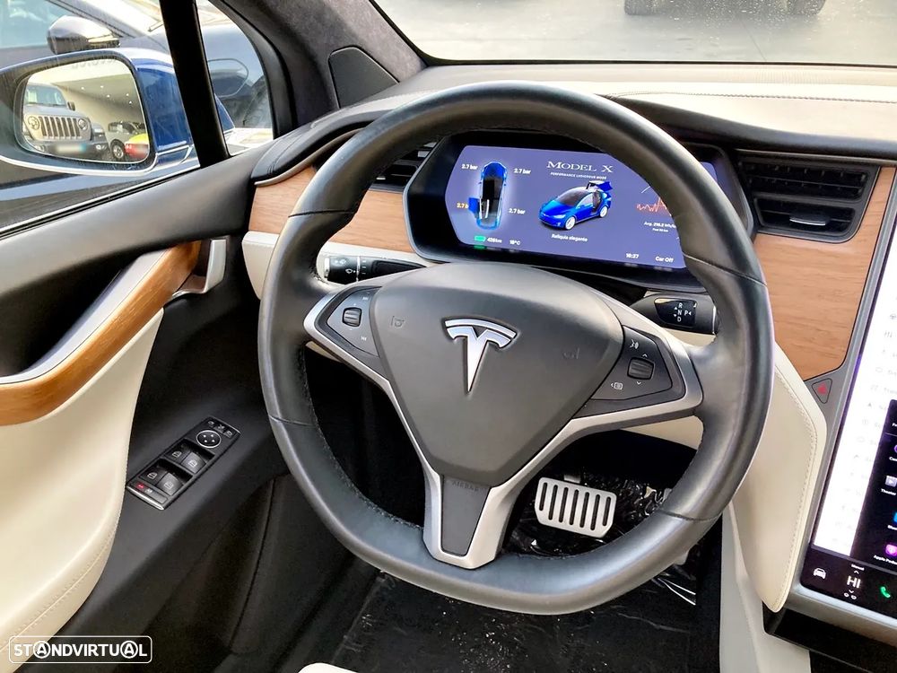 Tesla Model X - 13