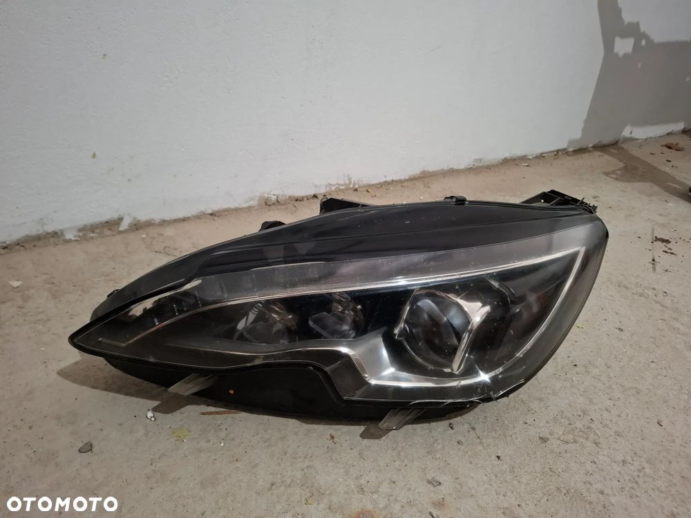 Lampa lewa przednia Peugeot 308 T9 030128723103 - 2
