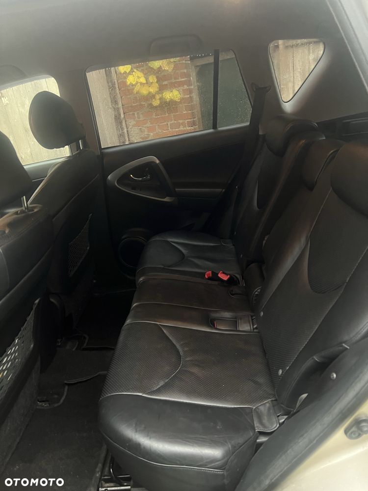 Toyota RAV4 - 7