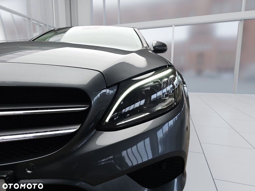 Mercedes-Benz Klasa C 200 4MATIC 9G-TRONIC - 32