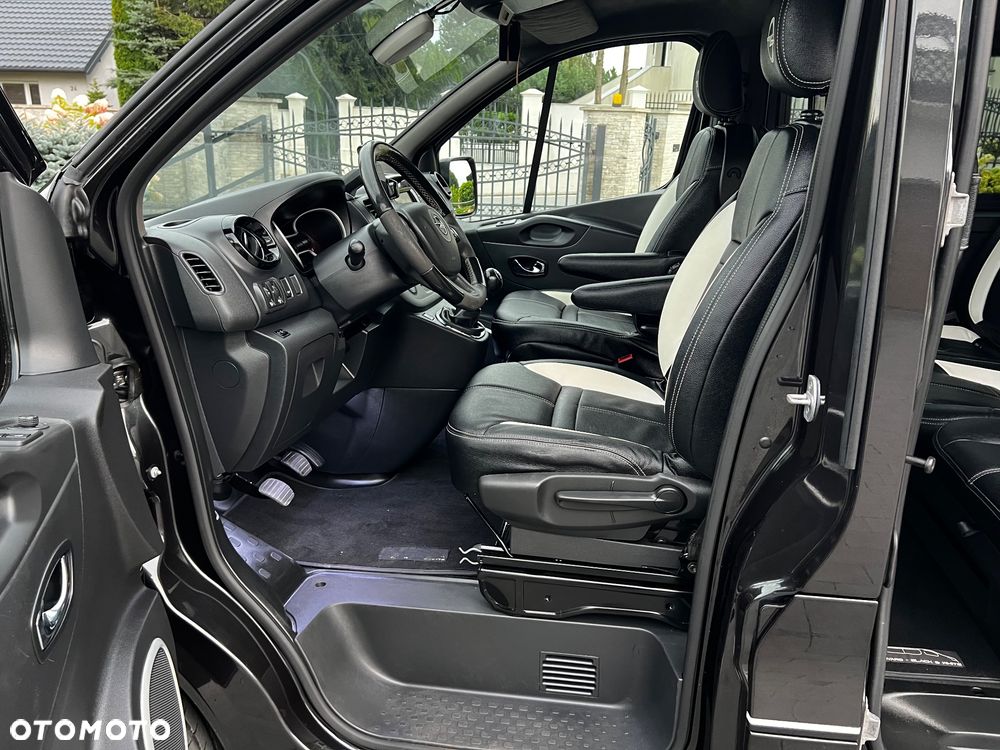Opel VIVARO BLACK & WHITE 5 osób - 20