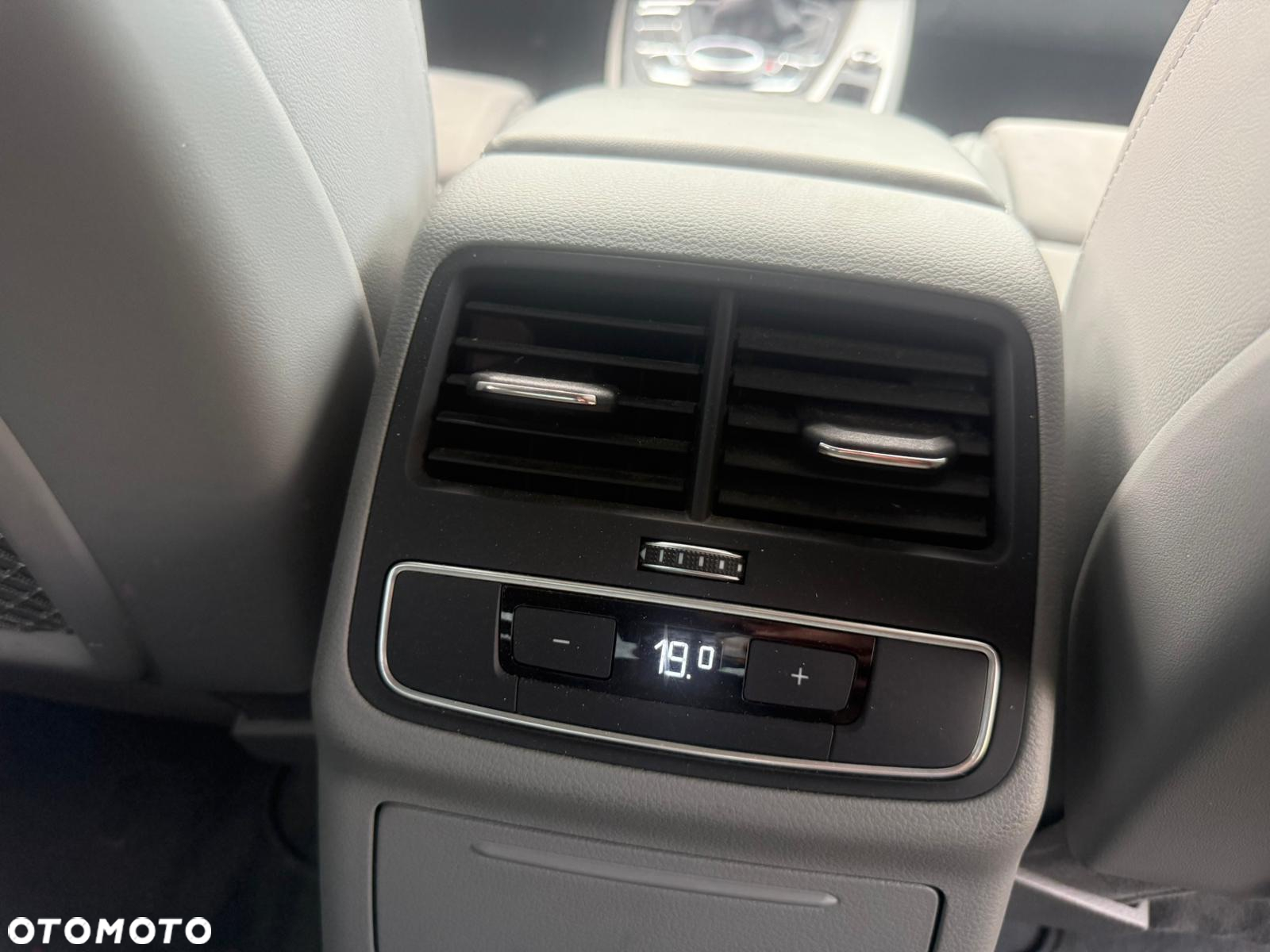 Audi A4 2.0 TDI Design - 12