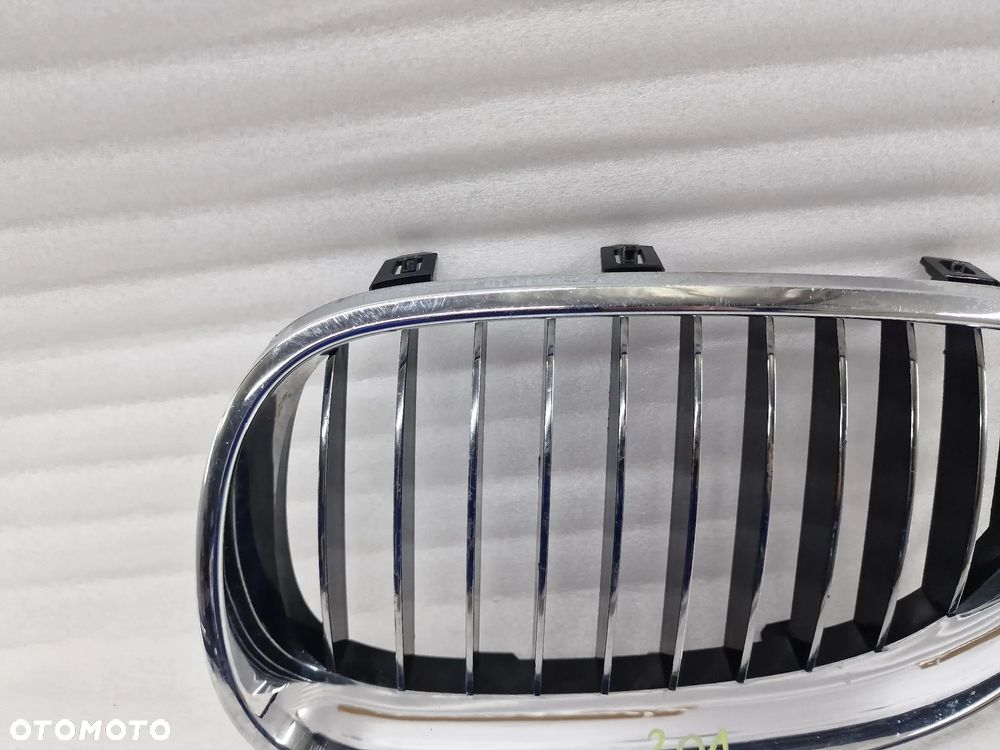 BMW E60 / E61 LEWA NERKA / ATRAPA / GRILL PRZEDNI PRZÓD CHROM , NR 51137065701 , NR AUKCJI GL201 - 6