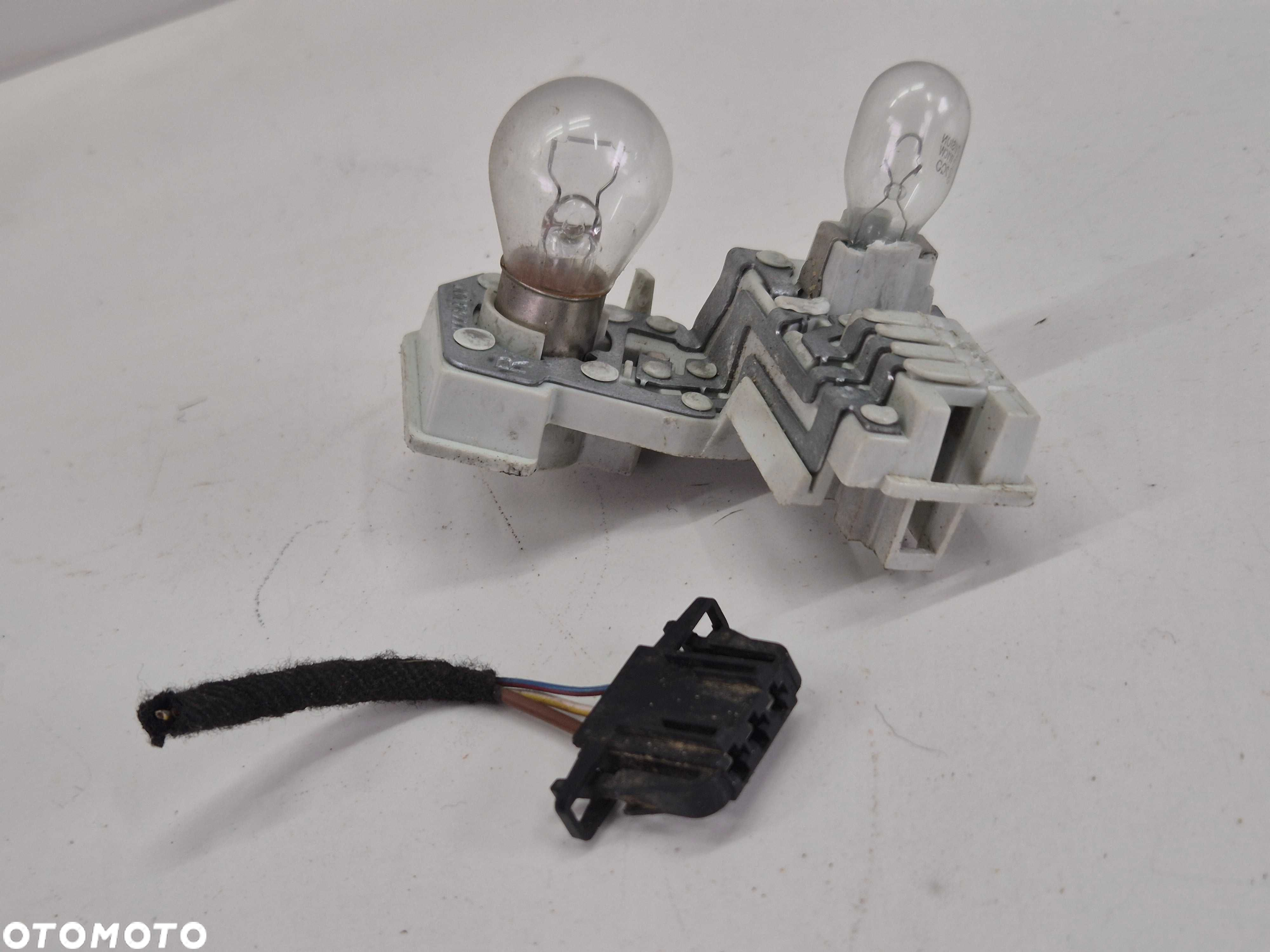 audi a3 8p 5 drzwi sportback wkład lampy tylny prawy tył prawa w klape - 2