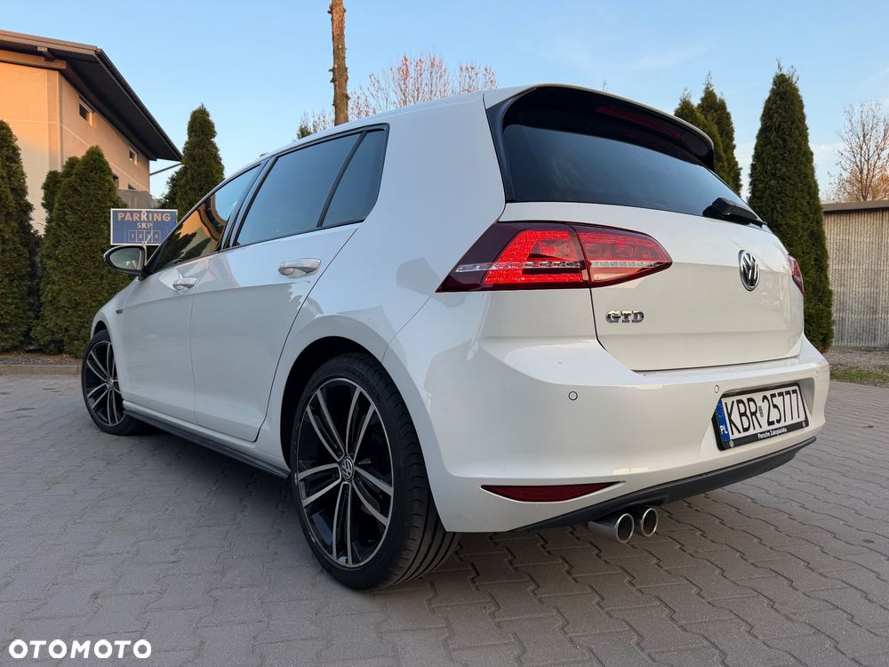 Volkswagen Golf - 8