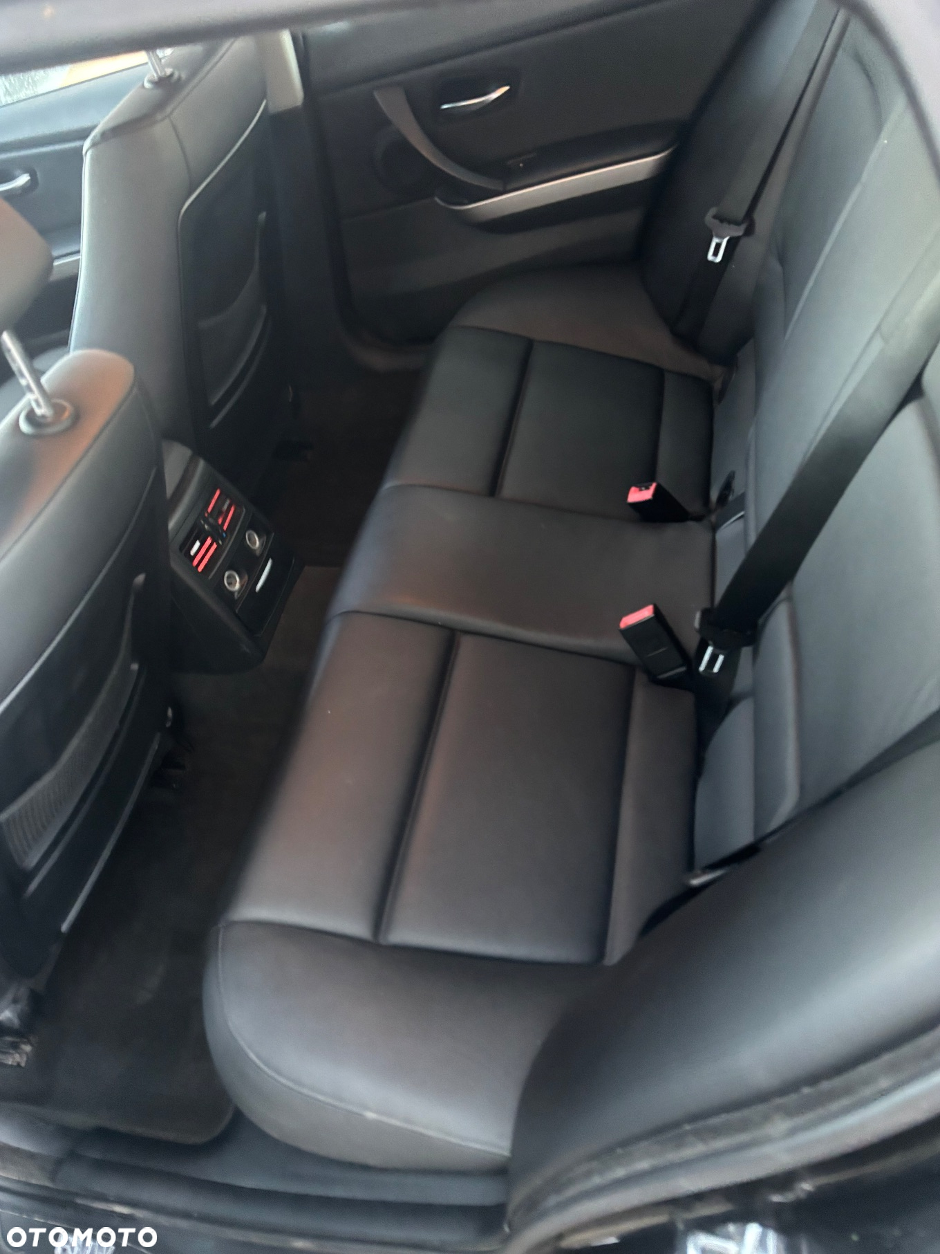 BMW Seria 3 318i Touring - 11