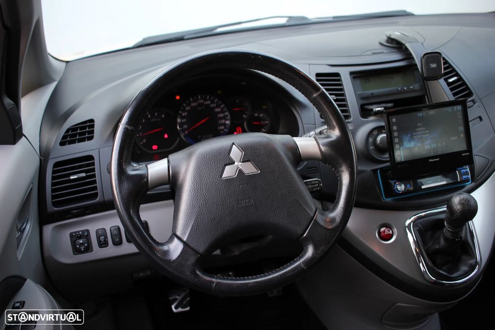Mitsubishi Grandis 2.0 DI-D Sport - 17
