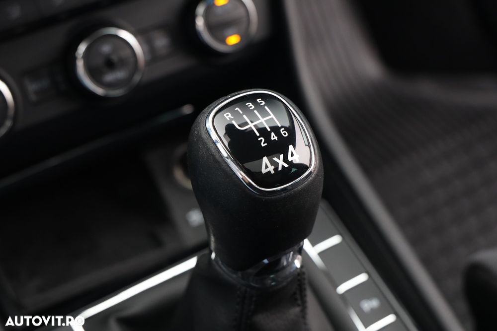 Skoda Superb Combi 2.0 TDI 4x4 SportLine - 25